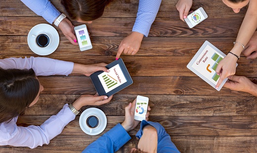Should YOU Outsource Social Media Management?